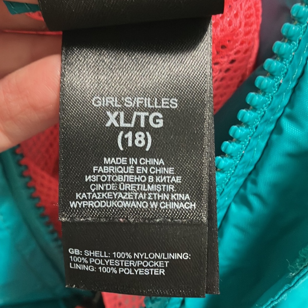 The North Face , Girls XL (18) , hyvent , lightweight rain jacket. - Picture 5 of 5